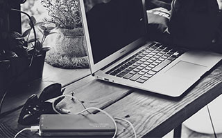 曼城终结魔咒夜，索博斯洛伊染红，哈兰德点射绝杀利物浦